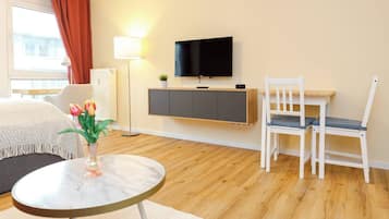 Deluxe-huoneisto, kaupunkinäköala | Kannettavalle tietokoneelle sopiva työtila, ilmainen Wi-Fi