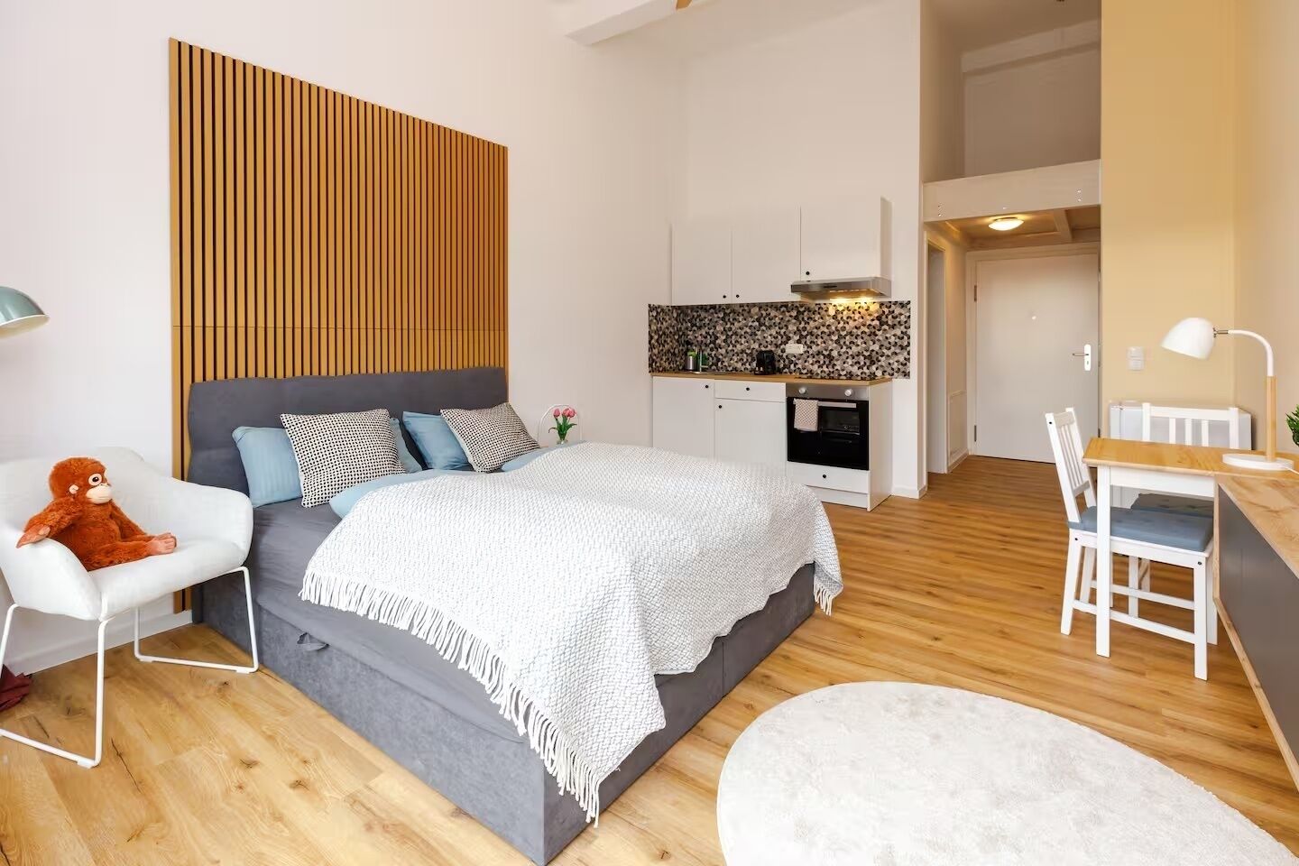 Deluxe-huoneisto, kaupunkinäköala | Kannettavalle tietokoneelle sopiva työtila, ilmainen Wi-Fi