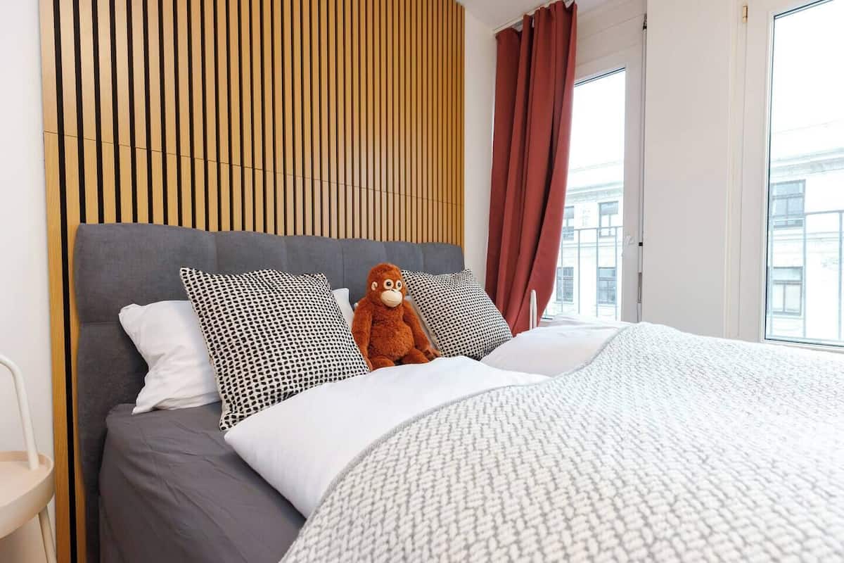 Deluxe-huoneisto, kaupunkinäköala | Kannettavalle tietokoneelle sopiva työtila, ilmainen Wi-Fi