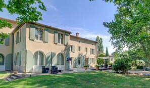 Exterior - Bastide Sainte Marie (Large 800m2 property in Provence, sleeps 14-16) (Mallemort)