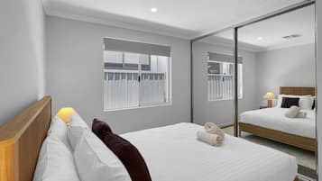 Căn hộ | 3 phòng ngủ, bộ trải giường