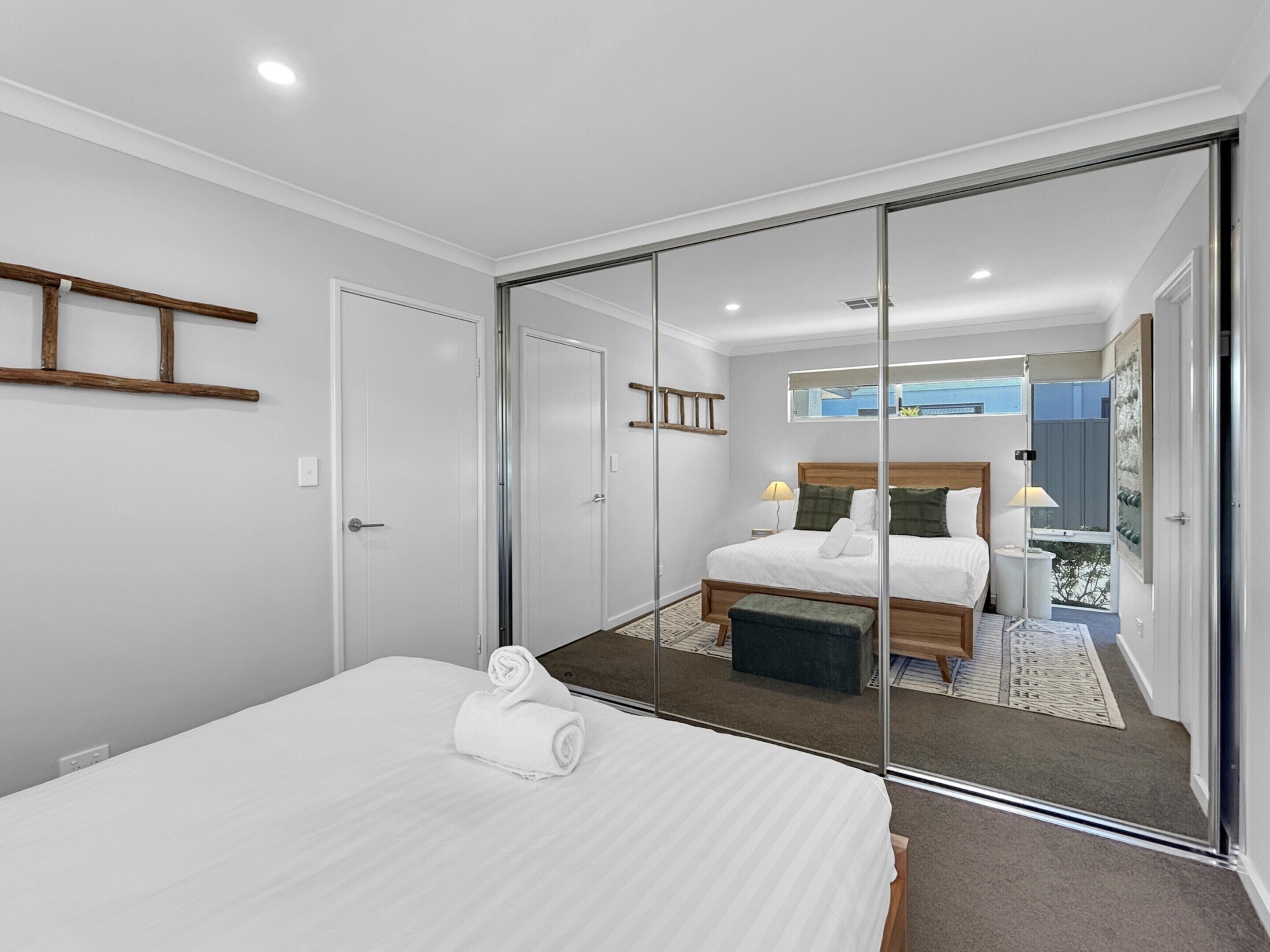 3 عدّة غرف نوم وملاءات أسرّة