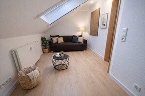 Living area - Relax & Work Apartment - Bright and comfortable with plenty of space for kids too (Solingen)