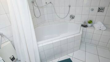 Haartrockner, Seife, Toilettenpapier