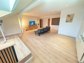 Interior - Relax & Work Apartment - Bright and comfortable with plenty of space for kids too (Solingen)