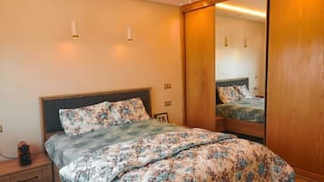 3 quartos, berço de viagem, Wi-Fi de cortesia, roupa de cama