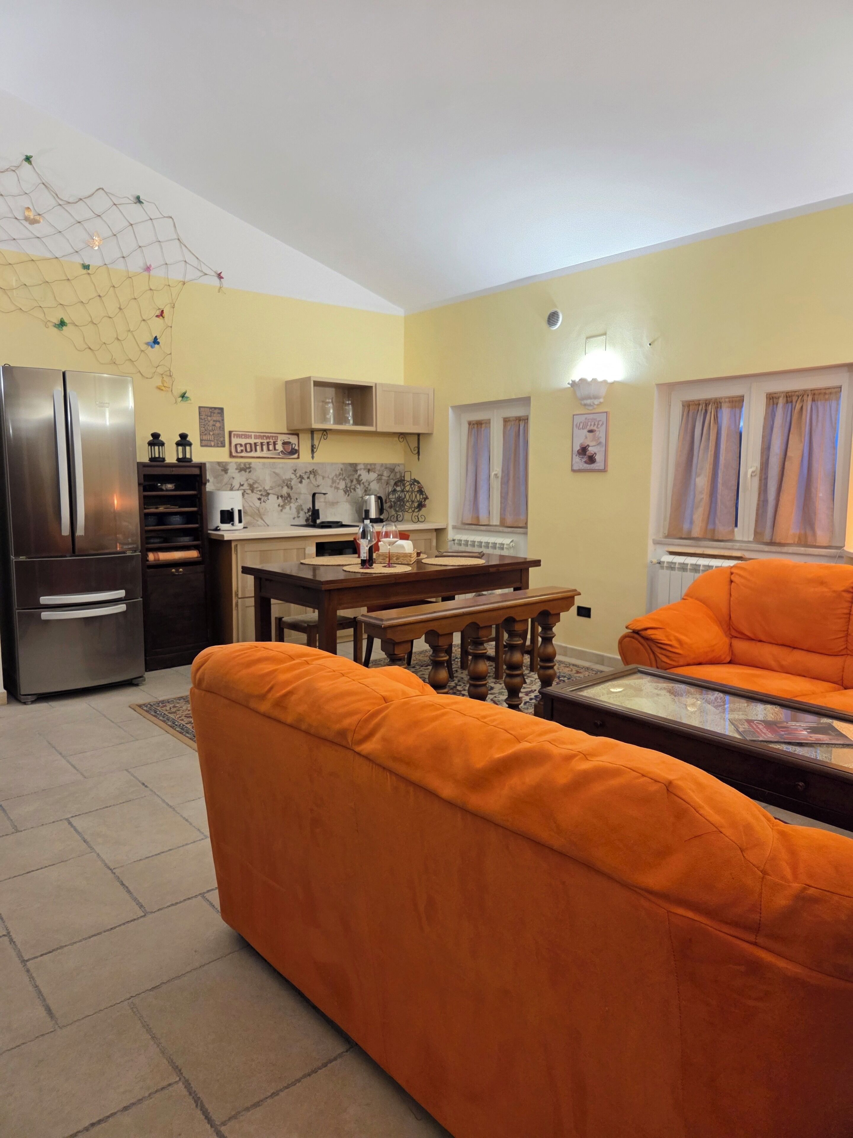 Smart-TV, DVD-Player, Bücher