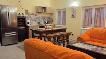 TV connectée, lecteur de DVD, livres