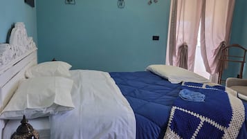 Bureau, fer et planche à repasser, Wi-Fi, draps fournis