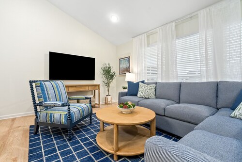 3BR/3BA Condo w/ New Interior Walk to Jordan-Hare