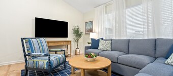 3BR/3BA Condo w/ New Interior Walk to Jordan-Hare