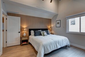 8 bedrooms, desk, iron/ironing board, free WiFi