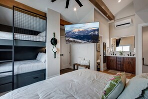 8 bedrooms, desk, iron/ironing board, free WiFi