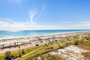 On the beach - Stunning Gulf Views | 2BR Sky Home | Sleeps 7 (Pensacola Beach)