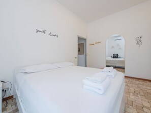 1 bedroom, iron/ironing board, WiFi, bed sheets - La Dolce Darsena - Your Milan Escape near Navigli and Duomo (Milano)