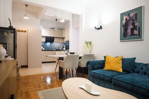 Smart TV - Lysé Athens -Timeless Escape Beneath the Acropolis (Athina)