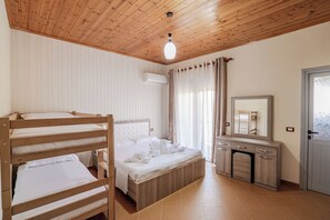 Quadruple Room - Briel Hotel (Golem)