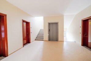 Lobby - Briel Hotel (Golem)