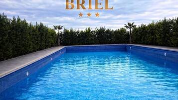 Piscina externa sazonal