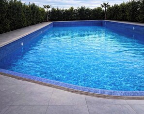 Seasonal outdoor pool - Briel Hotel (Golem)