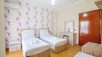 Værelse med 2 enkeltsenge