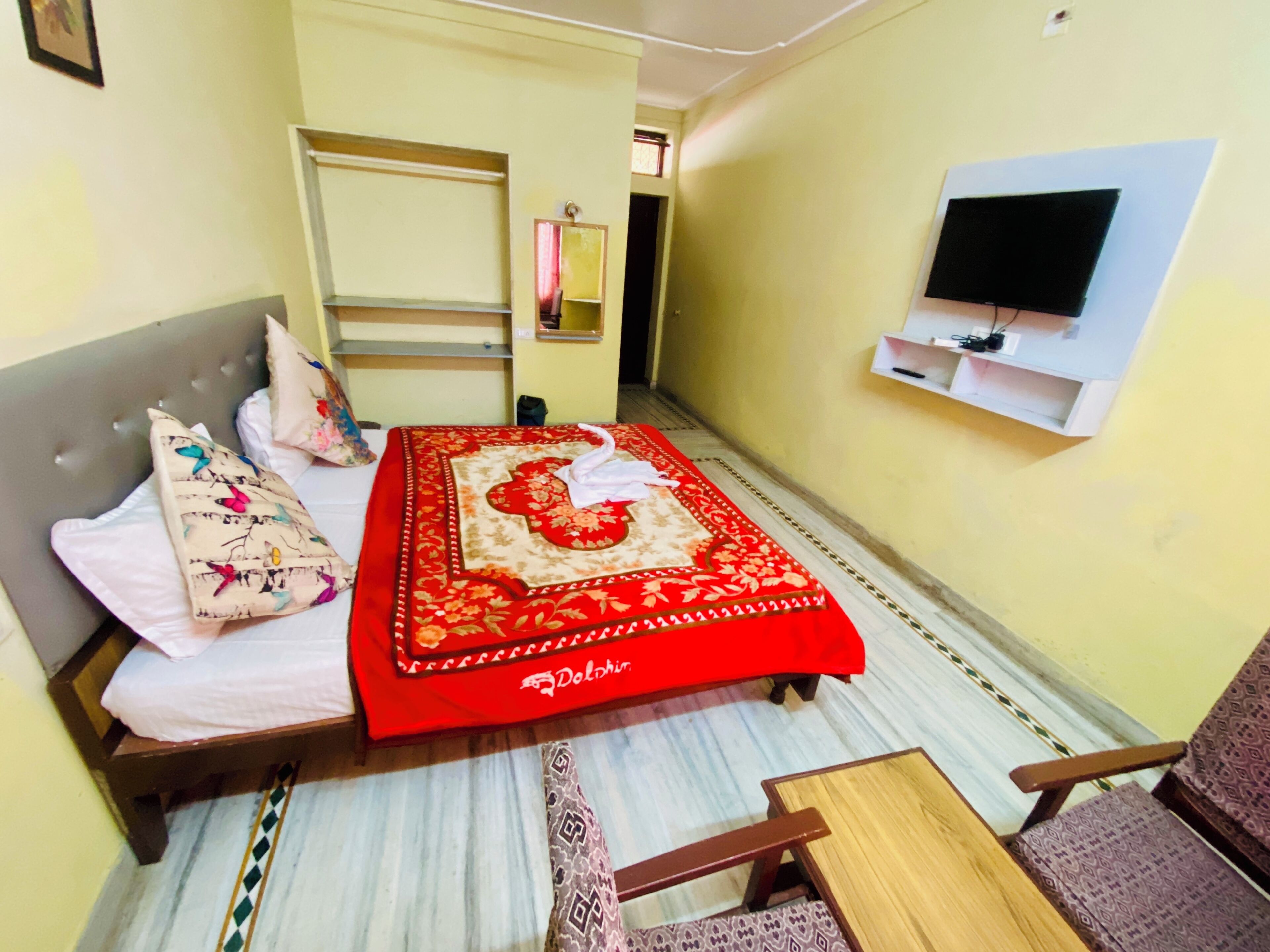 经济单人房 | 办公桌