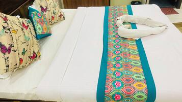 Deluxe Double Room | Desk