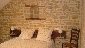 4 bedrooms, iron/ironing board, free WiFi