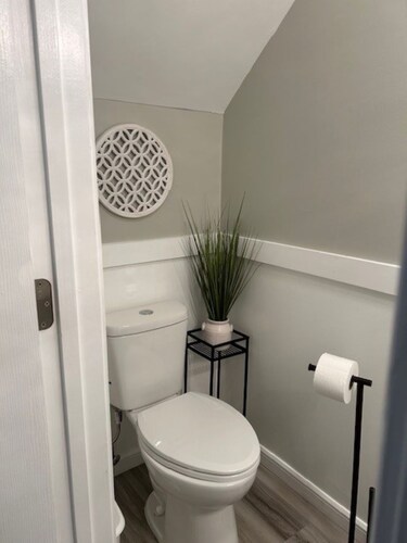 The Cypress House Cozy 2-bedroom townhome mins from Pairs Island