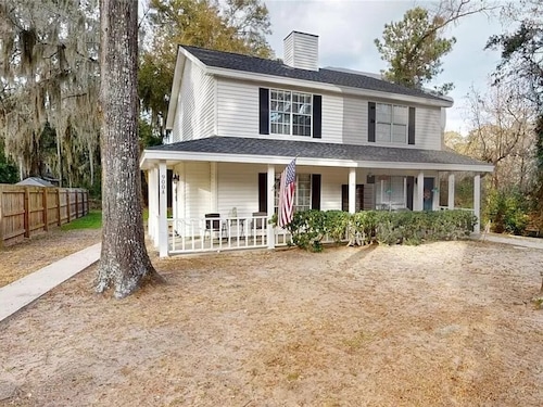 The Cypress House Cozy 2-bedroom townhome mins from Pairs Island