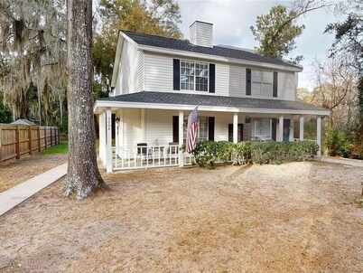The Cypress House Cozy 2-bedroom townhome mins from Pairs Island