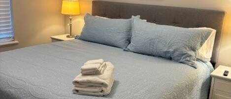 2 bedrooms, iron/ironing board, Internet, bed sheets