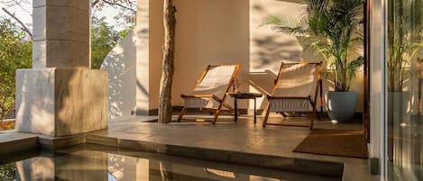 Suíte superluxo, varanda, vista para o jardim | Piscina | Piscina interna, piscina externa sazonal