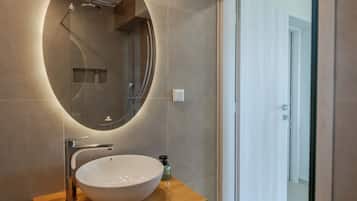 Apartemen, 1 kamar tidur, balkon, pemandangan laut | Kamar mandi