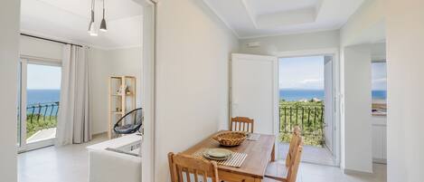 Appartement, 1 chambre, balcon, vue sur la mer | Restauration