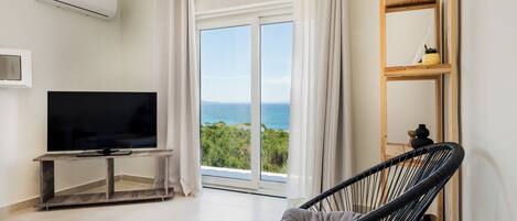 Apartment, 1 Bedroom, Balcony, Sea View | Living area