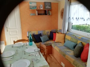 Living area - Rental mobilhome camping les Tamaris (Saint-Pierre-d'Oléron)