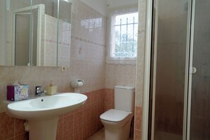 Dusche, Haartrockner, Toilettenpapier