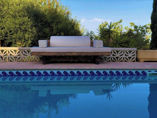 Vacations by the pool with a view over the Etang de La Palme and the sea