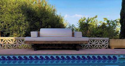 Vacations by the pool with a view over the Etang de La Palme and the sea