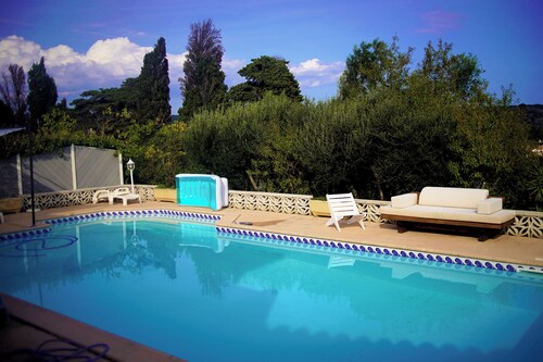 Vacations by the pool with a view over the Etang de La Palme and the sea
