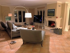 Téléviseur, foyer