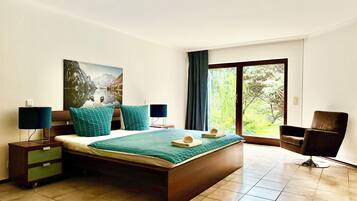 2 bedrooms, iron/ironing board, travel crib, free WiFi