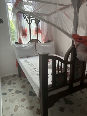 Apartment, 1 Bedroom, Smoking - Spacious Deluxe Double Room With AC (Paje)