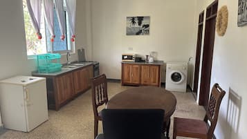 Apartemen, 1 kamar tidur, Boleh Merokok, pemandangan kebun | Ruang keluarga