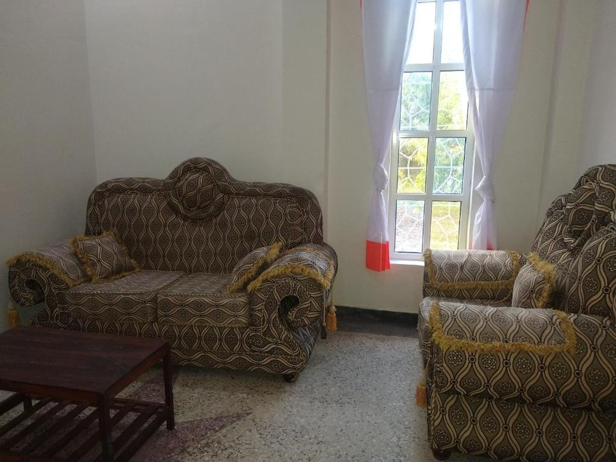 Apartment, 1 Bedroom, Smoking, Garden View | Living room