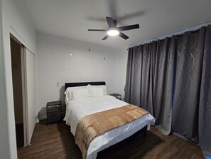 2 slaapkamers, een strijkplank/strijkijzer, wifi, beddengoed