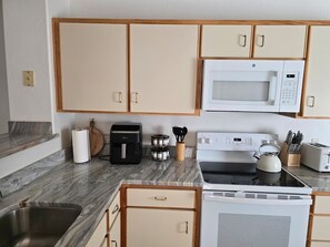 A kitchen with a built-in microwave, stove, and coffee maker. - 2bedroom townhome in tranquil Catalina Foothills Tucson with heated pool/hot tub (Tucson)
