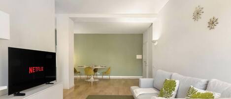 Departamento, 2 habitaciones, con acceso para personas discapacitadas, balcón | Sala de estar | Libros