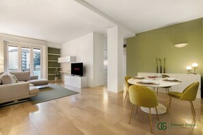 Appartement, 2 chambres, accessible aux personnes à mobilité réduite, balcon | Salle à manger